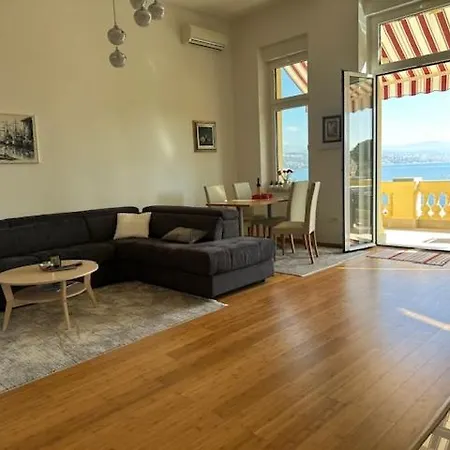 La Verita 1 St Line With Balcony Apartament