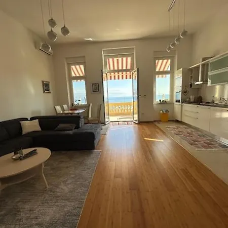 La Verita 1 St Line With Balcony Apartament *