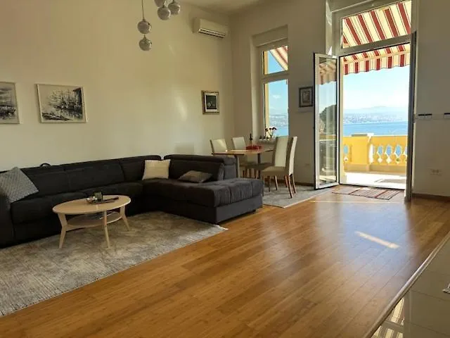 La Verita 1 St Line With Balcony Apartman