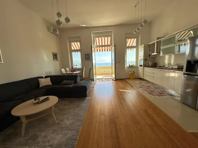 La Verita 1 St Line With Balcony Apartman *