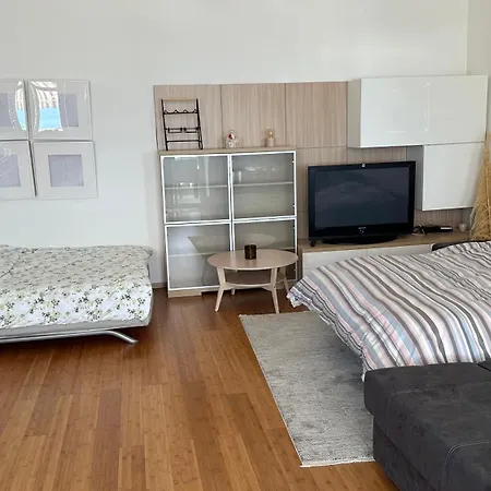 La Verita 1 St Line With Balcony شقة