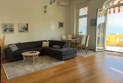 La Verita 1 St Line With Balcony * 奥帕提亚